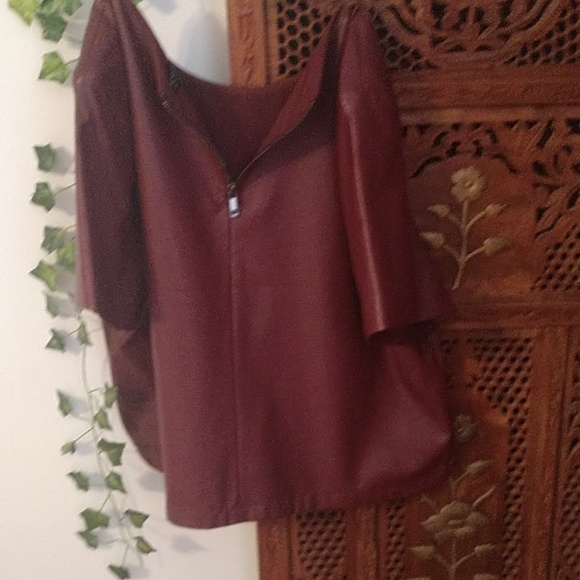 Forever 21 top maroon wine colour - Picture 2 of 2